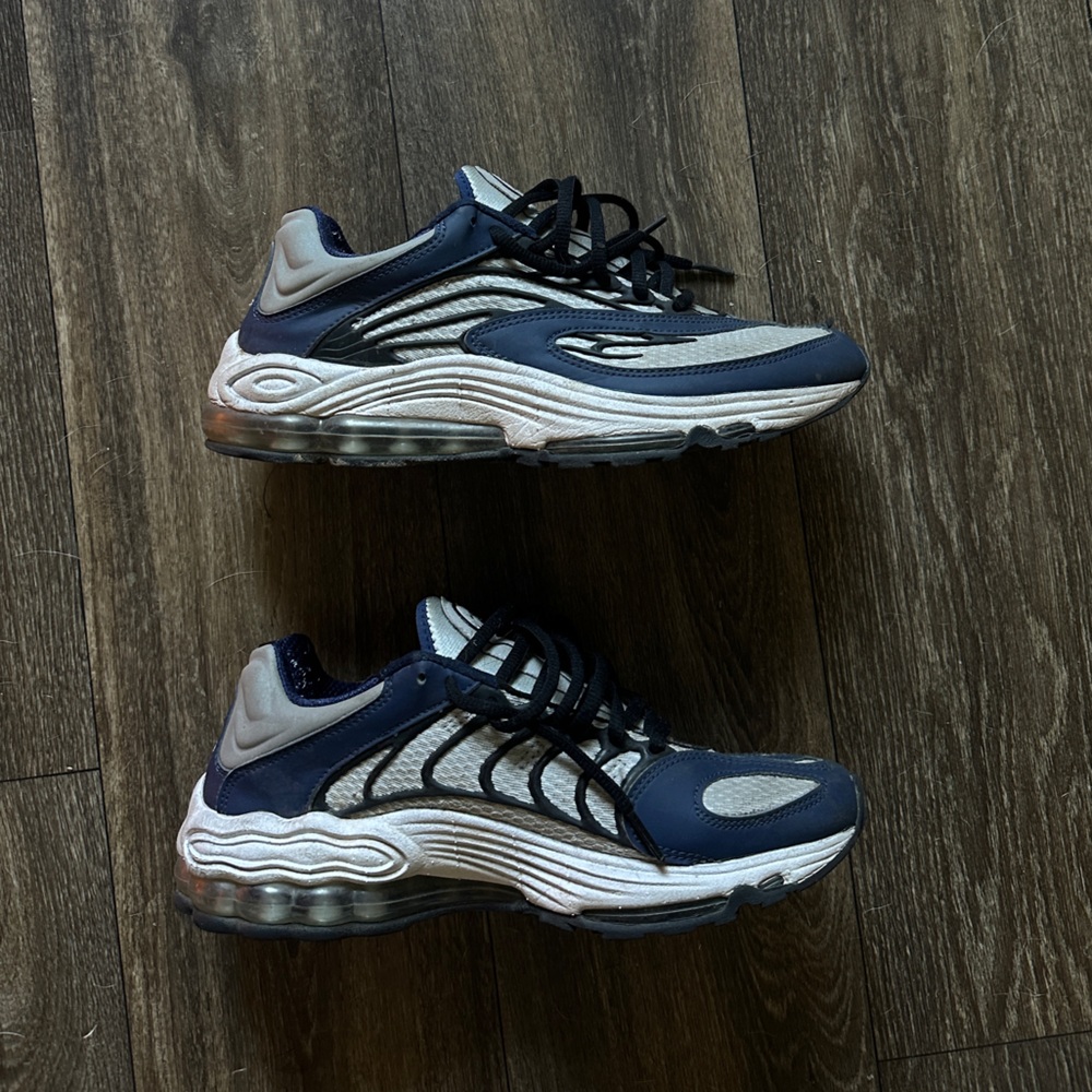 Men’s Nike shoes